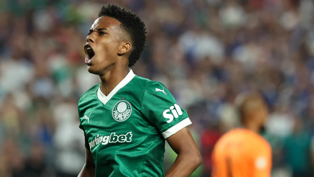 Estêvão assume as rédeas e decide não se unir a companheiros no Chelsea agora
