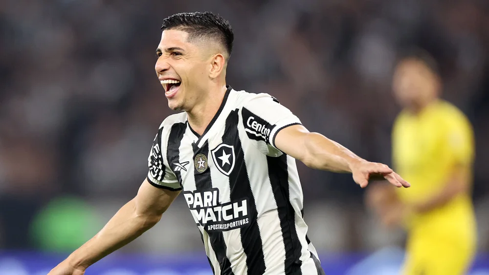 Enquanto Matheus Pereira recebe R$ R$ 1,2 milhão no Cruzeiro, Savarino ganha bem menos no Botafogo