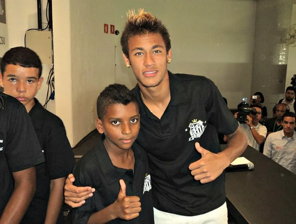 Rodrygo recebe chamado e pode vestir a mesma camisa de Neymar