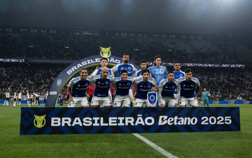 Técnico rival joga a toalha e se rende ao futebol do Cruzeiro: “O melhor”