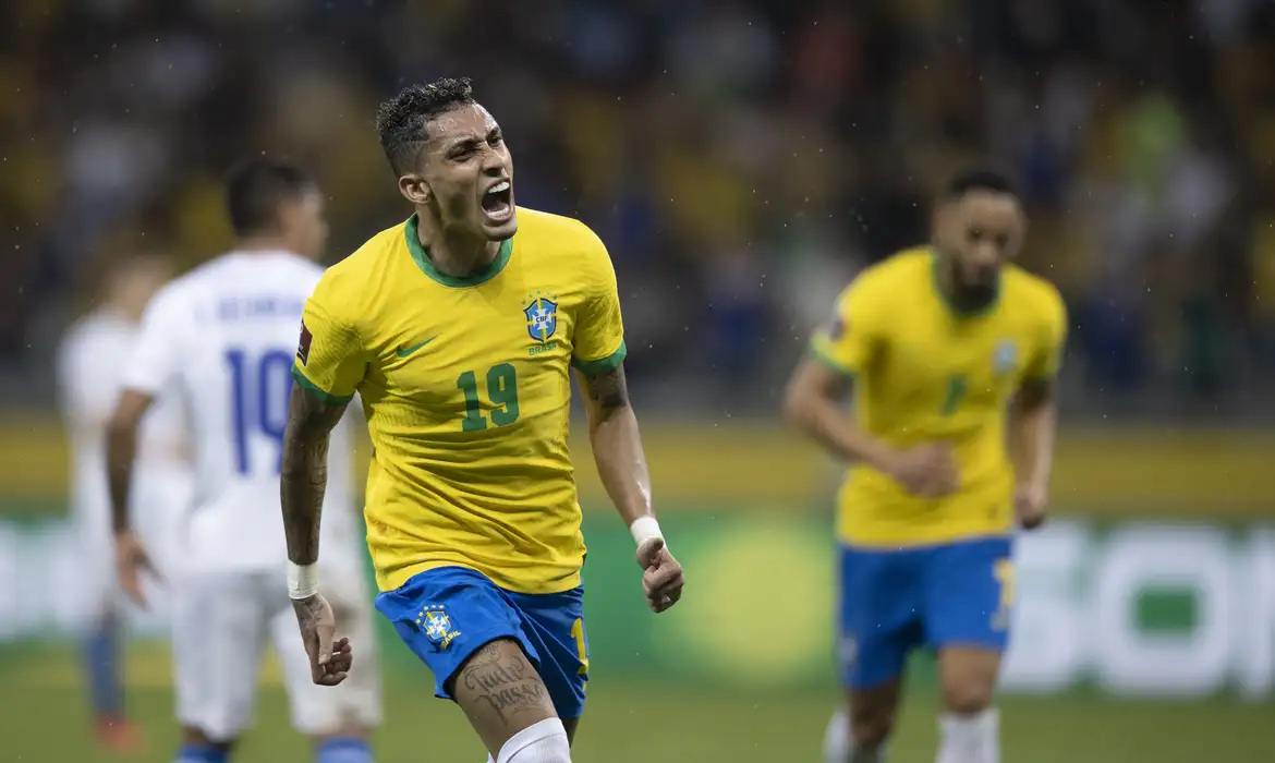 Pela bagatela de R$ 743 milhões, Raphinha se despede do Barça
