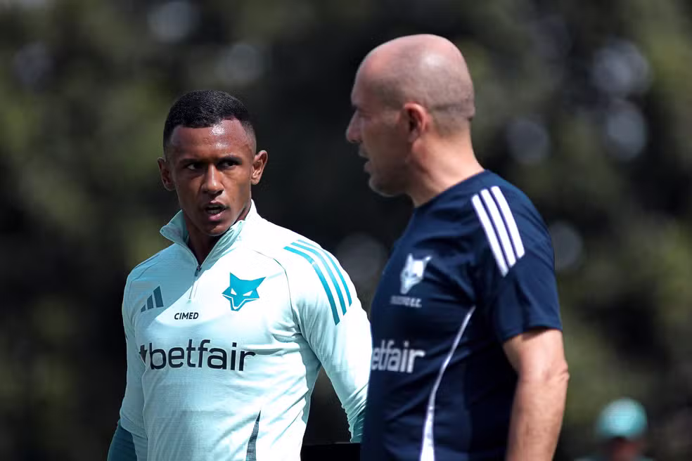 Espera chega ao fim e Cruzeiro tem volta de defensor confirmada