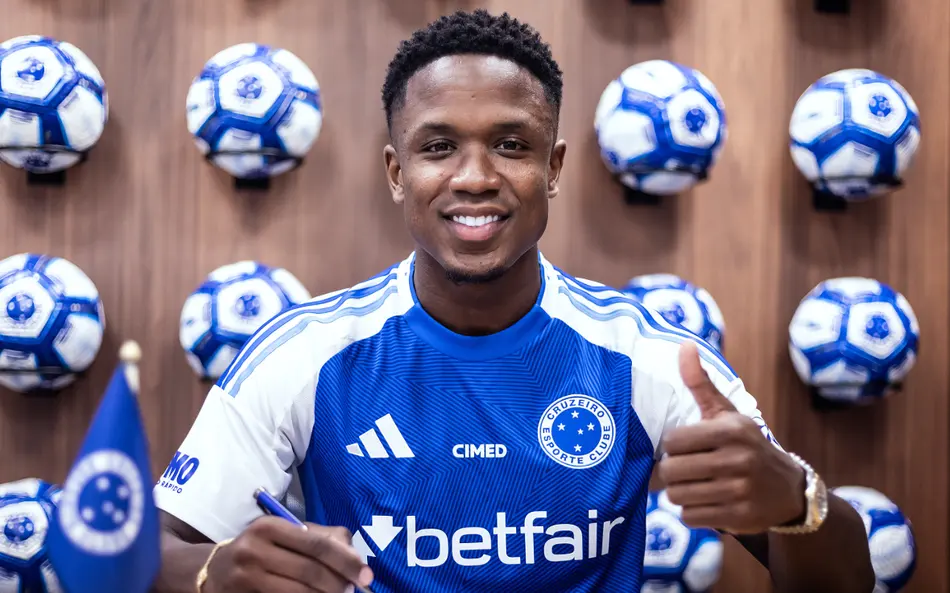 Veja com os próprios olhos se Sinisterra tem initimidade com a bola no primeiro treino