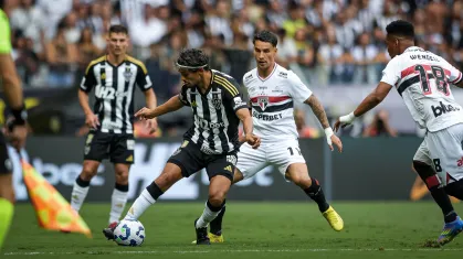 São Paulo foi mais ligeiro e aplicou chapéu no Atlético por atacante