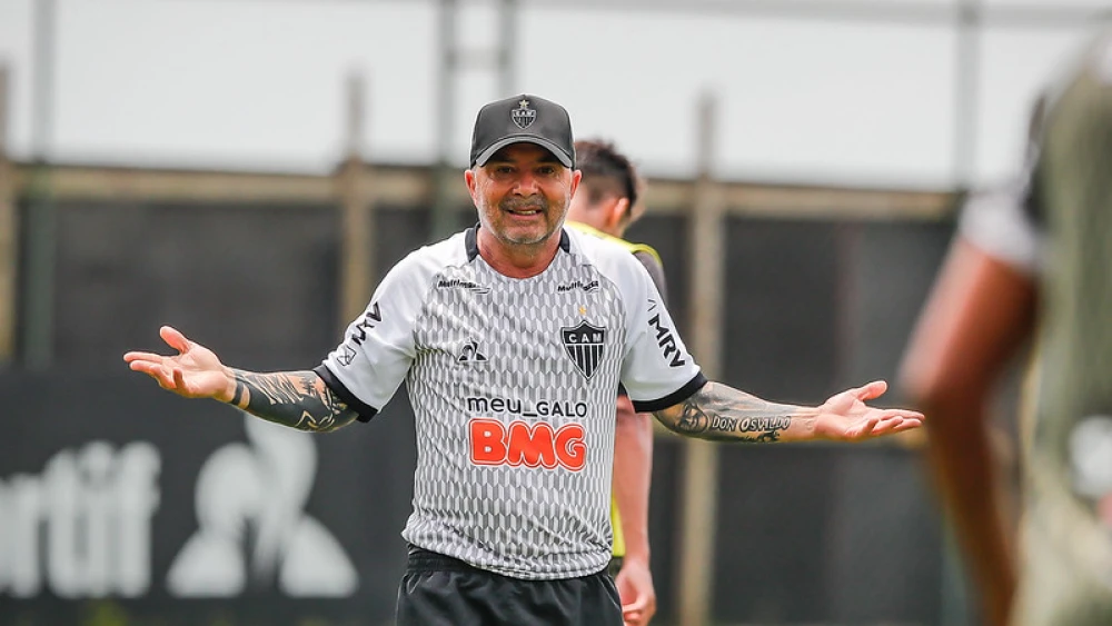 Com saída de Cuca confirmada, Sampaoli aceita voltar ao Atlético-MG