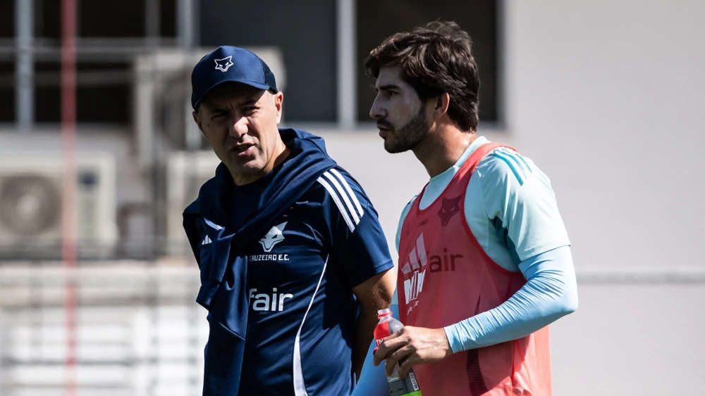 Leonardo Jardim surpreende e Cruzeiro abre mão de Lucas
