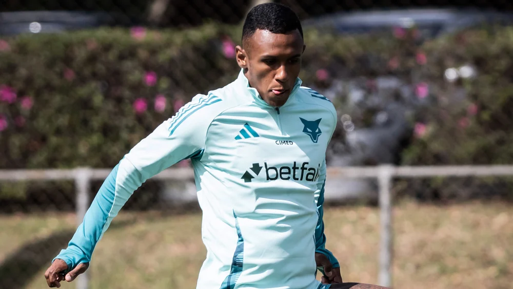 Enquanto Marquinhos recebe R$ 600 mil para jogar no Cruzeiro, atacante do Al-Hilal ganha fortuna para deixar clube