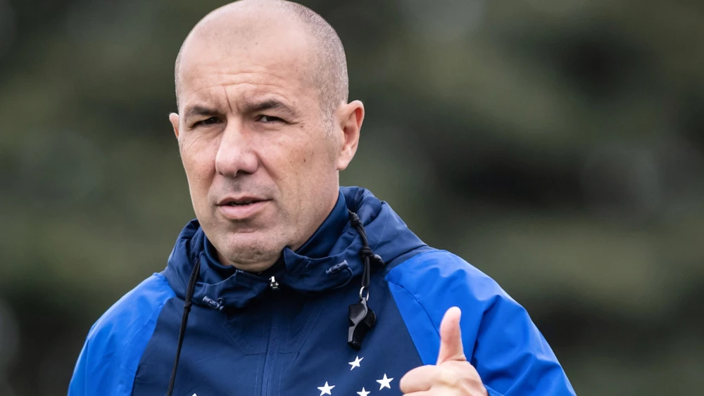 Leonardo Jardim prepara apresentação e novo reforço do Cruzeiro já vai treinar