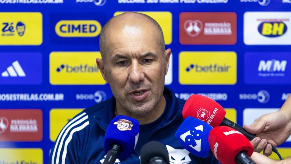 Leonardo Jardim recebe notícia que deixa o Cruzeiro mais perto da semi da Copa do Brasil