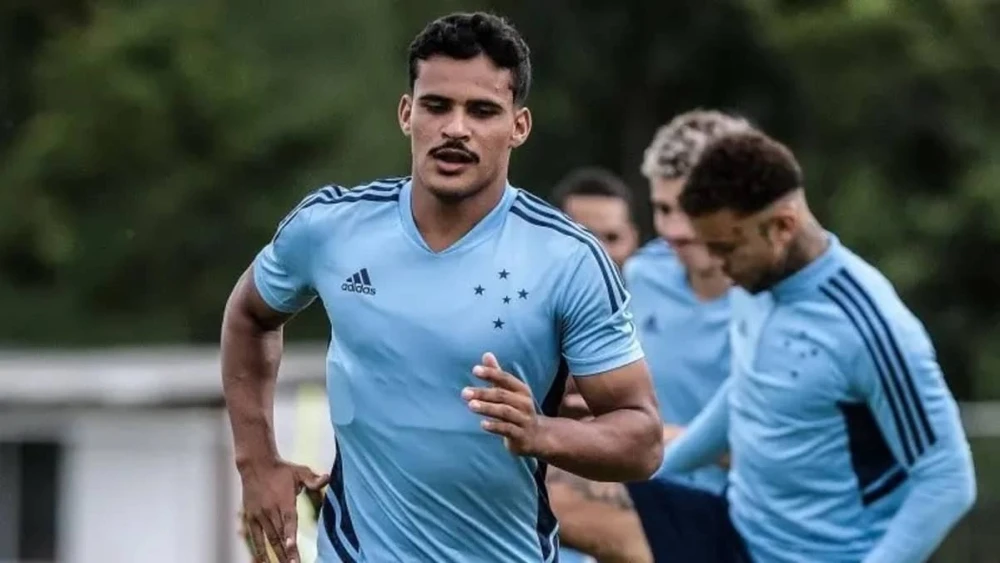 Enquanto Marlon vive drama no Grêmio, Kaiki deslancha de vez na carreira