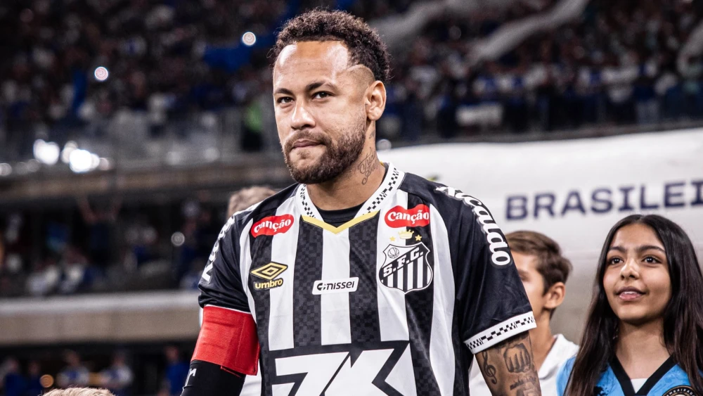 Neymar causa impacto e tira jogador do Cruzeiro
