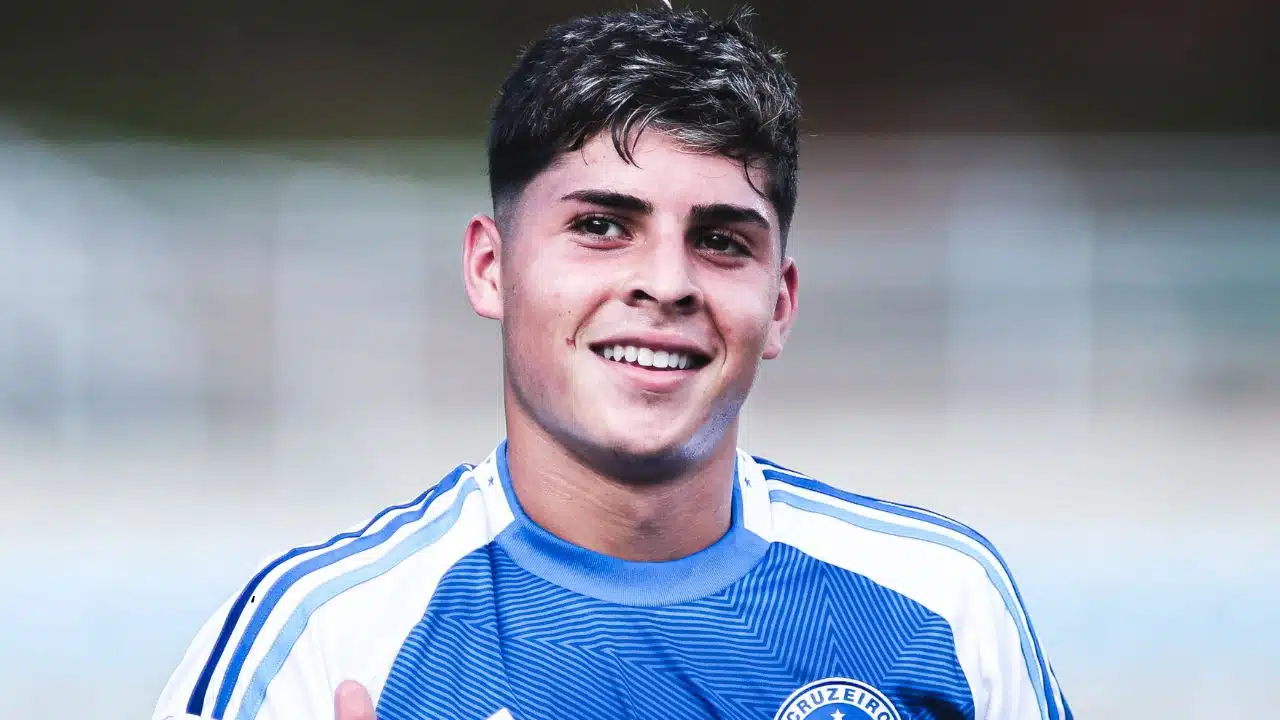 Enquanto Baptistella vale R$ 375 milhões, Barcelona assina com jogador de R$ 3,1 bi