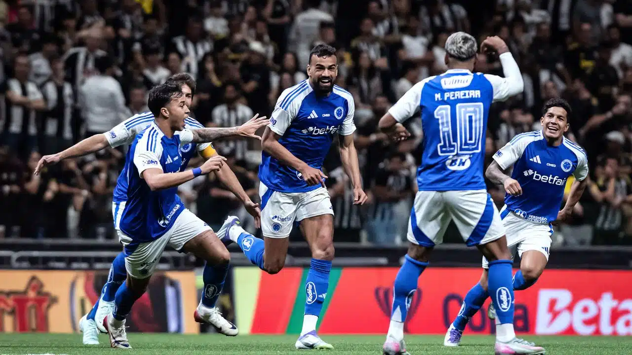 Cruzeiro manda buscar reforço imediatamente só para tê-lo no clássico