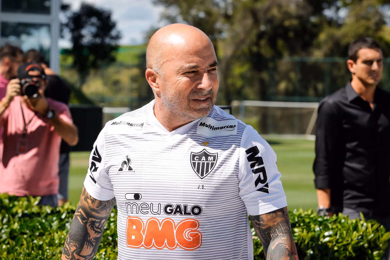 Sampaoli faz questão e Atlético pode contratar defensor do Palmeiras