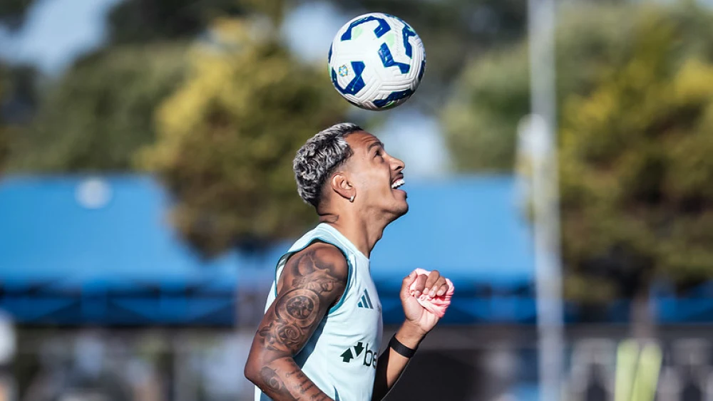 Treinador gosta do que vê e Coutinho pode assumir lugar de Matheus Pereira após vitória