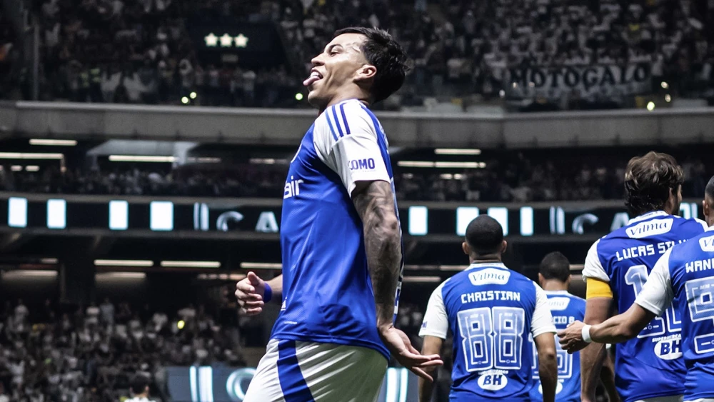 Logo antes de enfrentar o Atlético, Cruzeiro assina com mais dois reforços