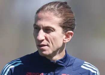 Esse jogador do Flamengo tem ganhado pontos extras com Filipe Luís e deixado Jardim preocupado