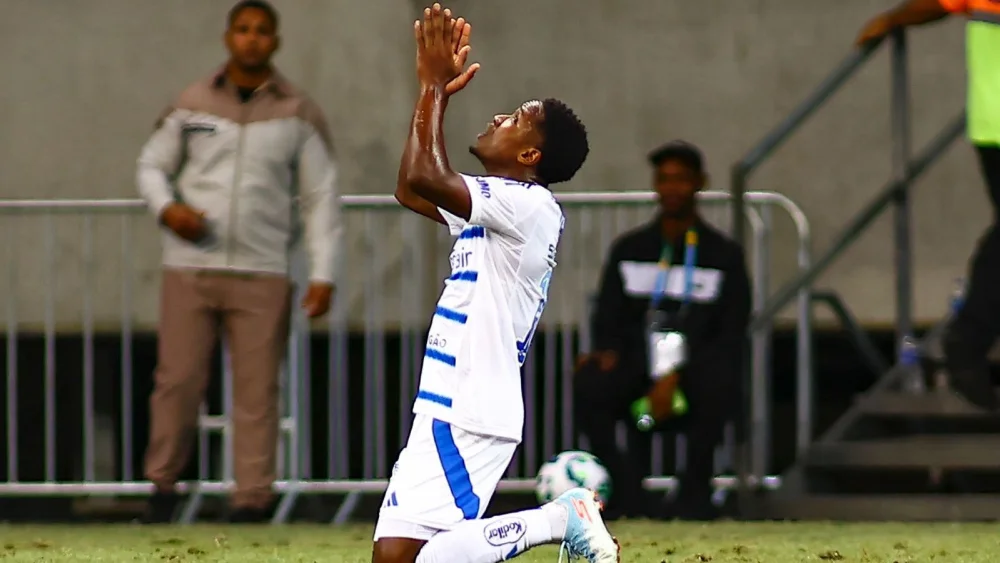 Sinisterra mal chegou no Cruzeiro e já colocou ponto final em história