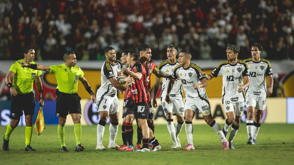 Situação está tão ruim que lateral se recusa a jogar no Atlético-MG