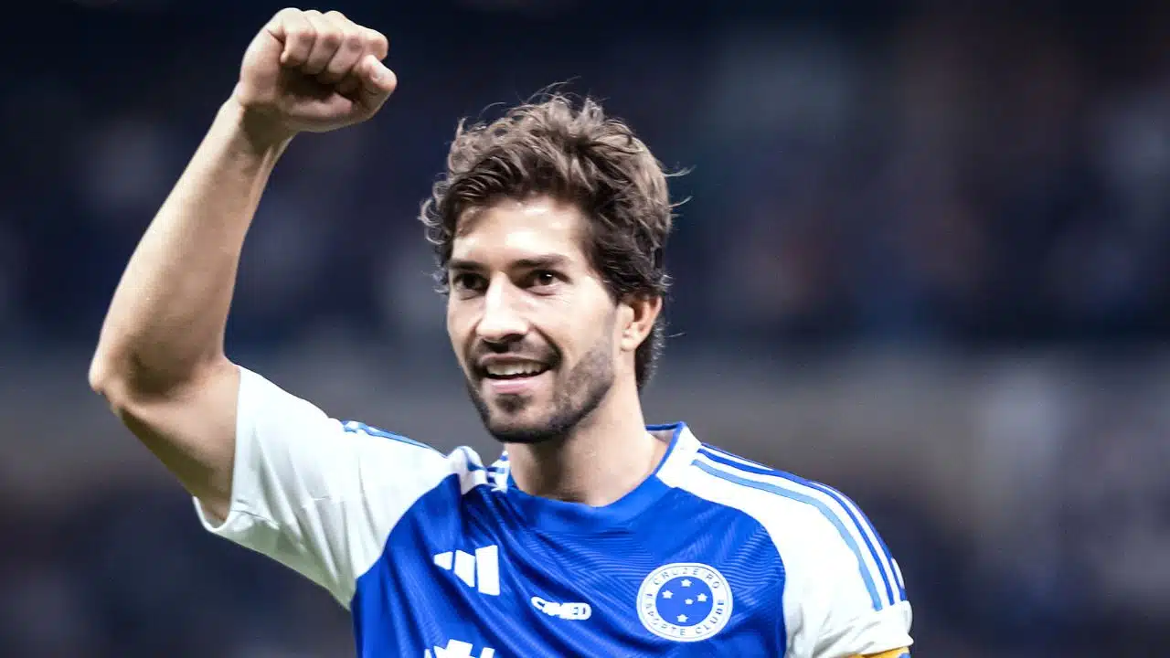 Capitão do Cruzeiro, Lucas Silva já levanta título em Belo Horizonte