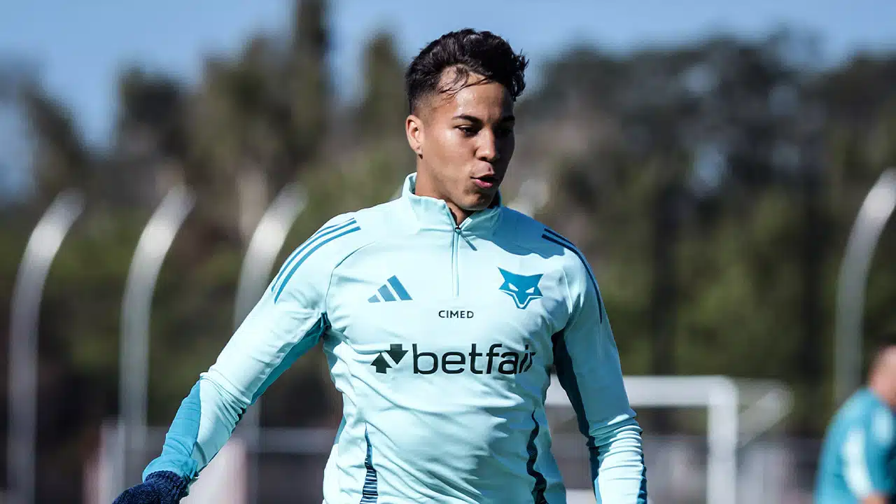 Kaio Jorge assume as rédeas e, por ele, está confirmado no clássico