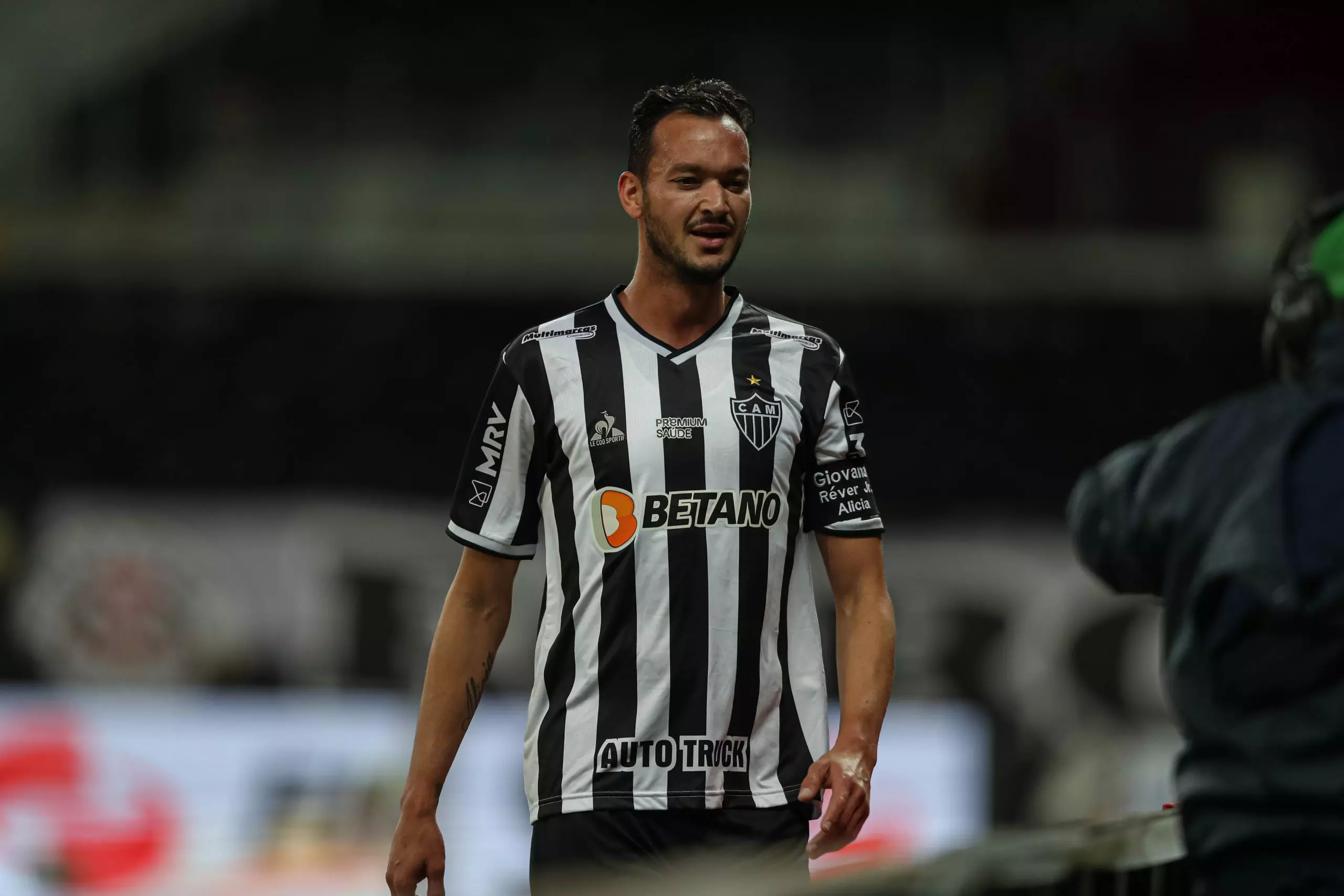 Novo Réver: Atlético-MG confirma zagueiro logo antes de enfrentar o Cruzeiro