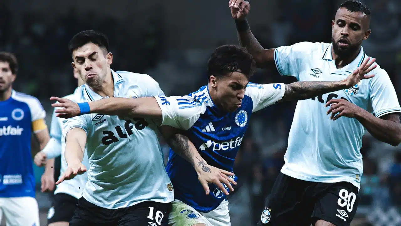 Pediu uma fortuna para assinar com o Cruzeiro e agora pode defender o Grêmio