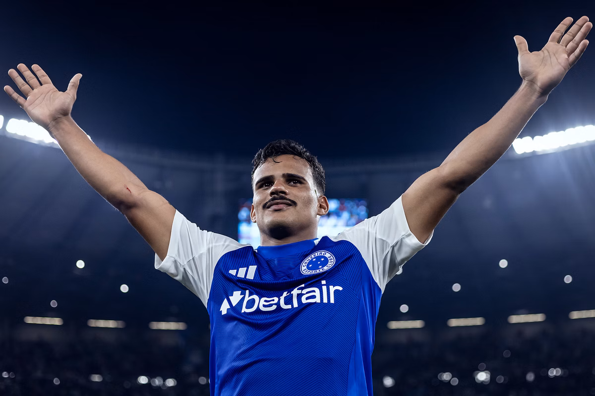 Cruzeiro antecipa saída de Kaiki e tem um novo lateral-esquerdo