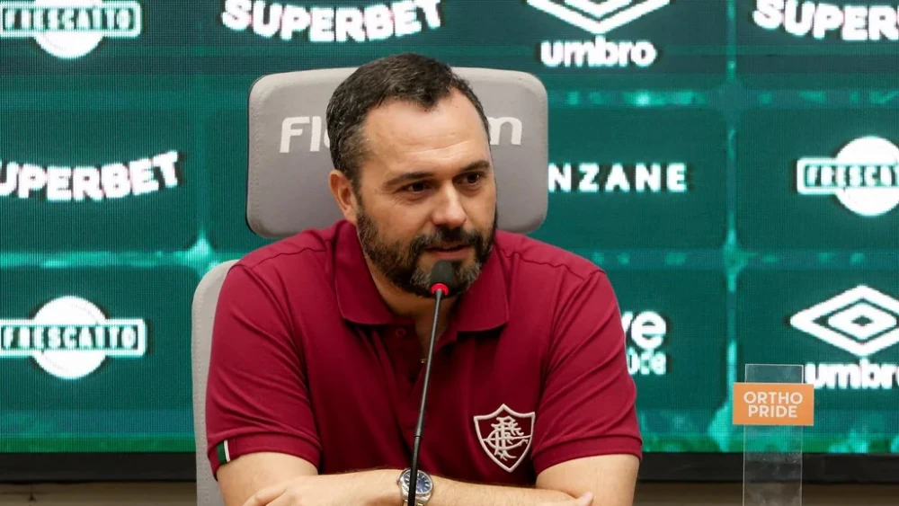 Cruzeiro aplica chapéu no Fluminense e assina com reforço