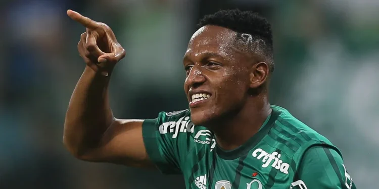 R$ 900 mil por mês e Yerry Mina assina para jogar no Cruzeiro