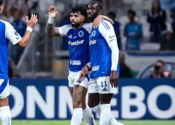 Cruzeiro decide antecipar fim de contrato com atacante e ele deve sair em 2026