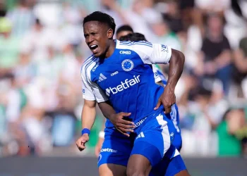Logo após boa partida como titular, Sinisterra encerra ciclo no Cruzeiro