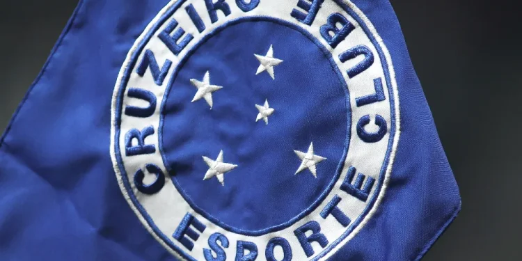 Atacante que sabe fazer gols assina com o Cruzeiro