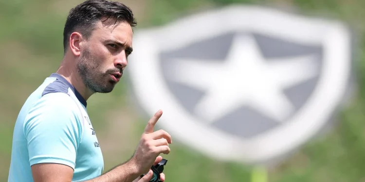 Com salário de R$ 1,5 milhão por mês, Cruzeiro aplica chapéu no Botafogo por meia