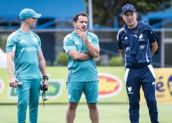 Leonardo Jardim aprova e xodó da Seleção Brasileira deve reforçar o Cruzeiro em 2026