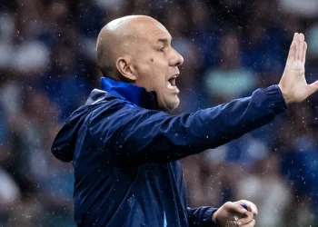 Leonardo Jardim gera influência e Cruzeiro pode ajudar a rebaixar rival