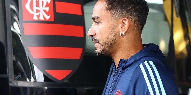 Danilo se une a ídolo do Cruzeiro e só manda avisar ao Flamengo