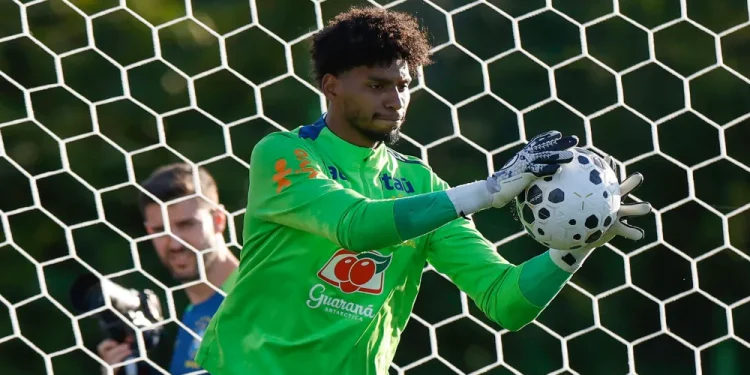 Ancelotti encontra goleiro que faltava para o Brasil e Hugo Souza pode ser cortado pra sempre