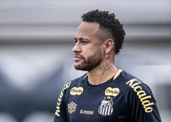 Neymar se une a ídolo do Cruzeiro e torcida curte demais