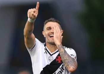 Fernando Diniz não abre mão e atacante do Vasco confirma mudança