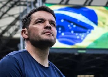 Torcida do Cruzeiro não esperava por essa: Larcamón comemora retorno