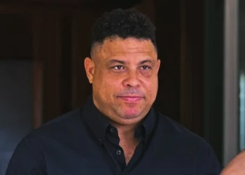 Jogador mais rico do que Ronaldo decide pendurar as chuteiras no Brasil