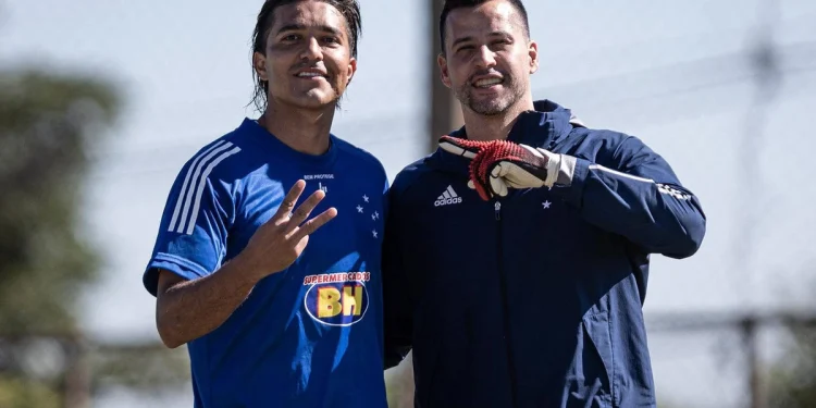 Após ser mandado embora por Ronaldo, ídolo do Cruzeiro aceita chamado de Pedrinho para despedida no Mineirão