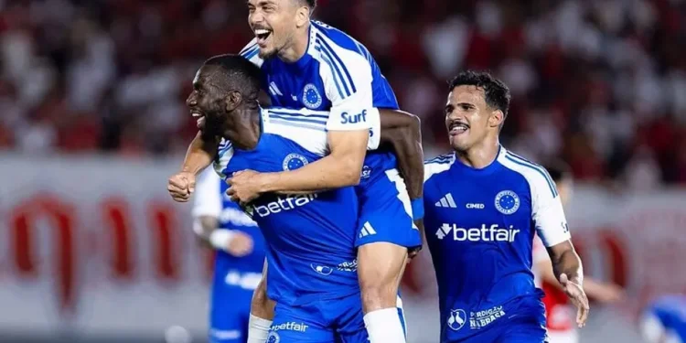 Ajudou ao Cruzeiro o quanto pôde, deixou o clube e agora vai assinar com o São Paulo