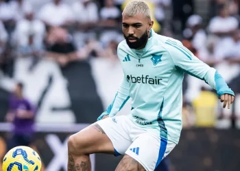 Gabigol decide por conta própria e fica onde está