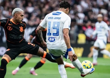 Afundou o Cruzeiro na Copa do Brasil e agora está desfilando com carro de R$ 7,8 milhões por aí