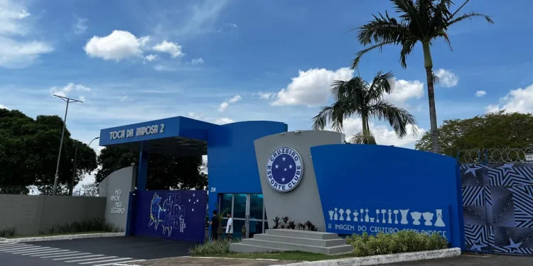 Atacante formado no Cruzeiro entra na mira de gigantes da Inglaterra