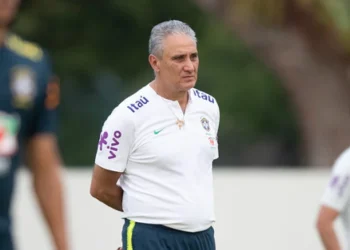 Tite acaba de pousar em Belo Horizonte para assinar com o Cruzeiro