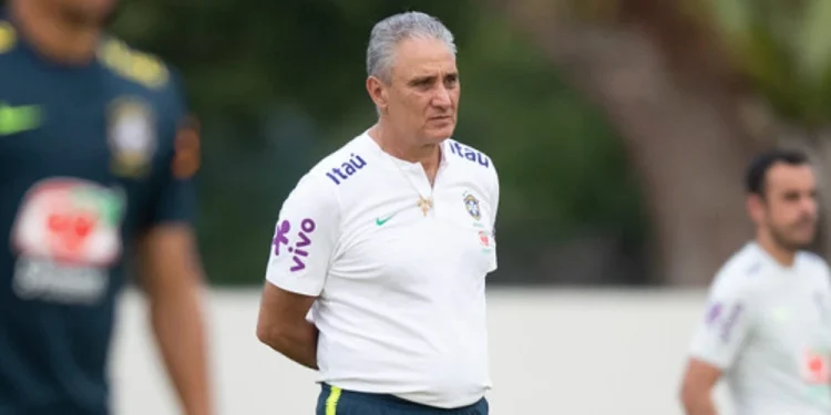 Tite acaba de pousar em Belo Horizonte para assinar com o Cruzeiro