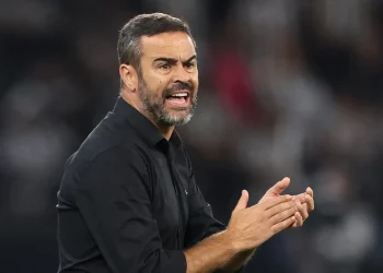 Multa para tirar Artur Jorge do Catar deixaria Pedrinho menos rico